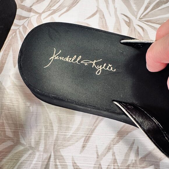 Kendall and Kylie Sandals - Picture 3 of 10